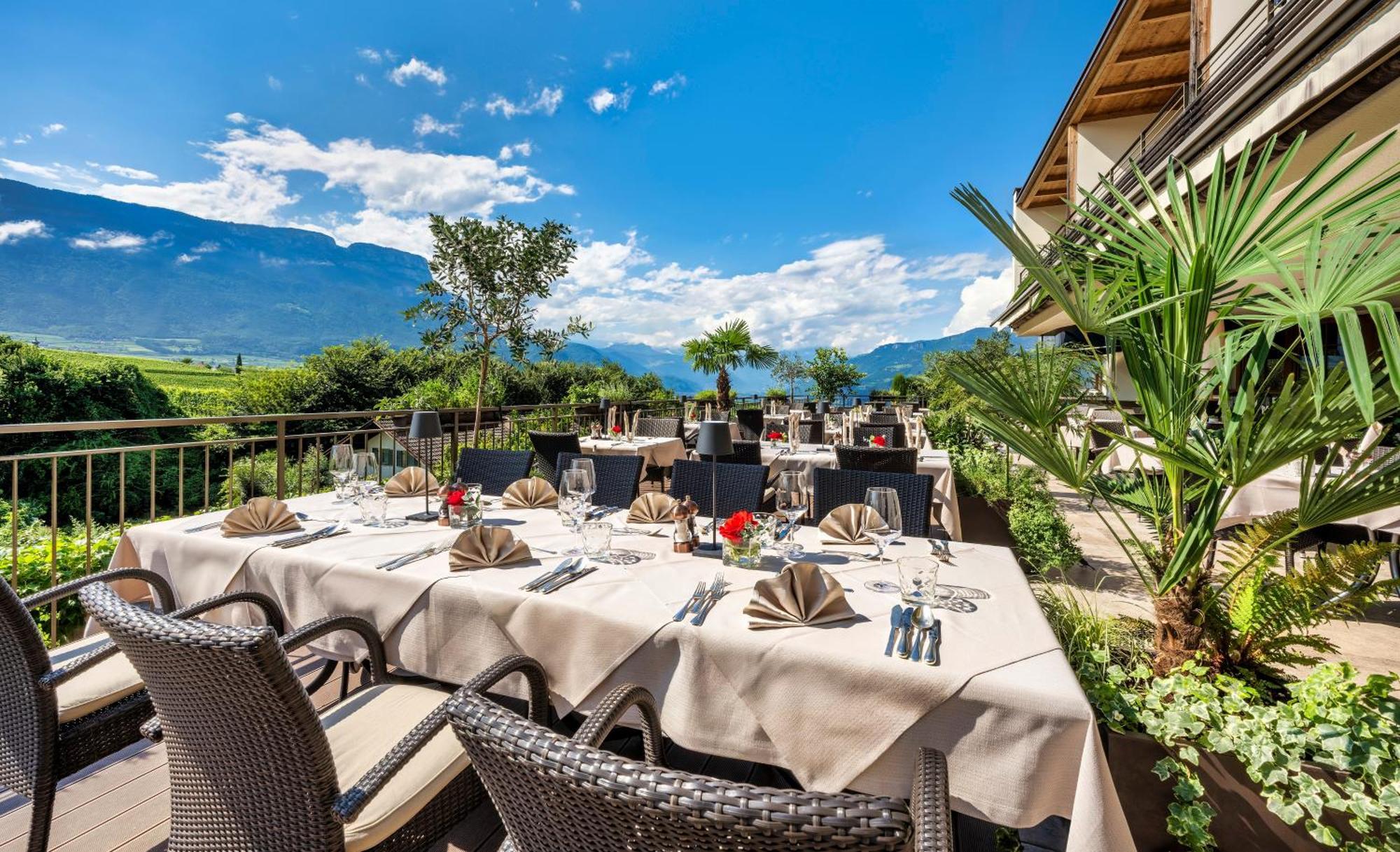 Hotel Girlanerhof Appiano Sulla Strada Del Vino Esterno foto