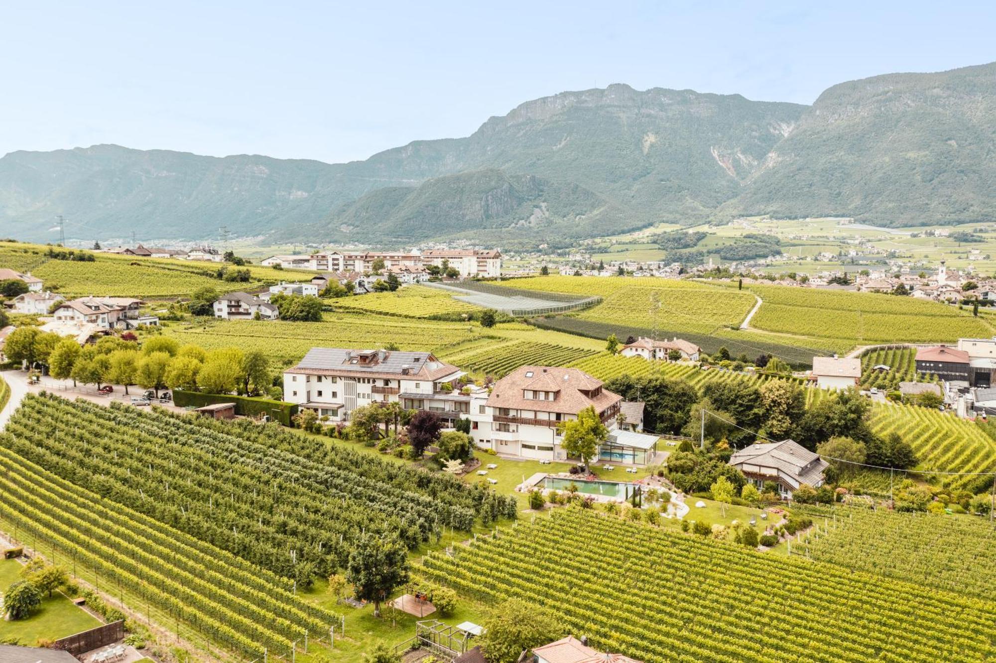 Hotel Girlanerhof Appiano Sulla Strada Del Vino Esterno foto